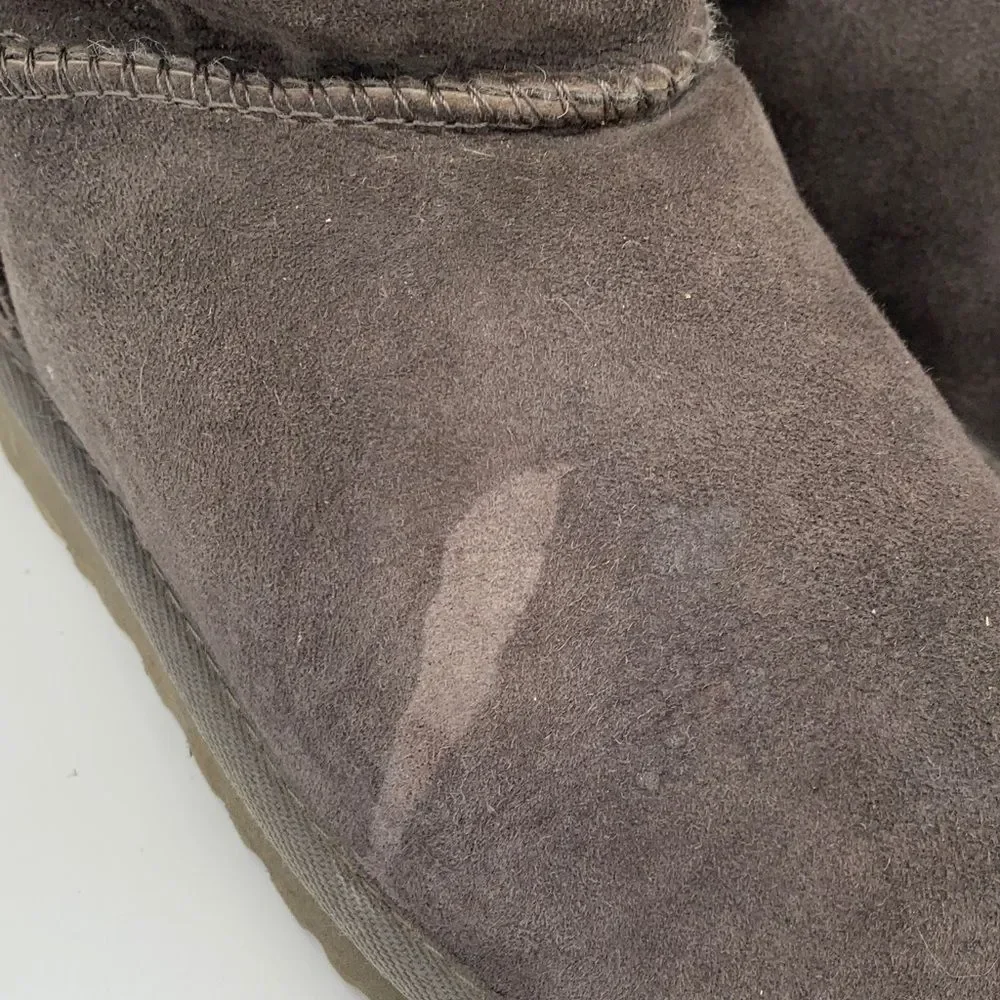 UGG Bailey Bow/Double Bow in grey big girl size 4